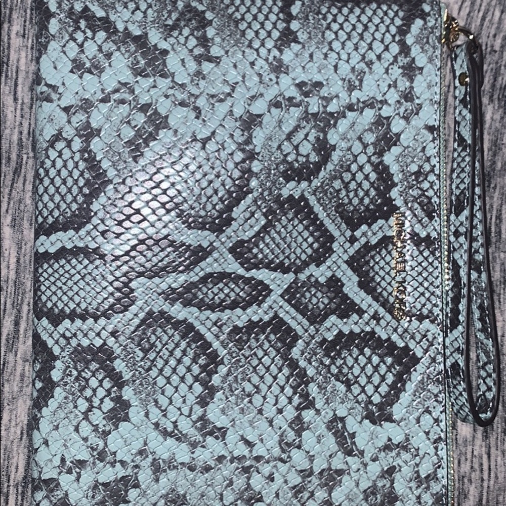 Michael kors wristlet